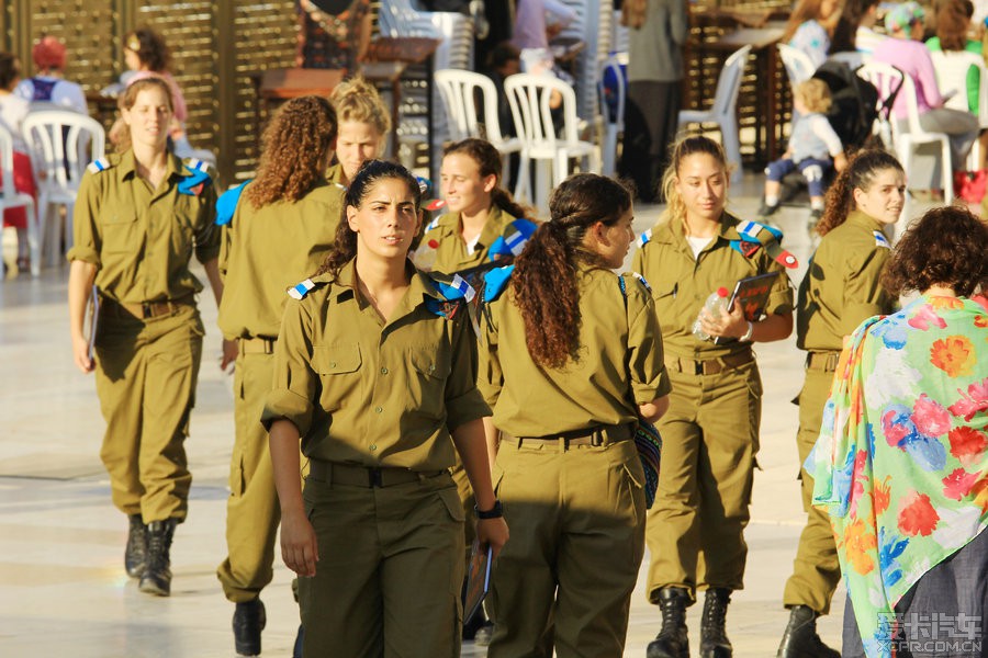         帅气与性感兼具的以色列女兵