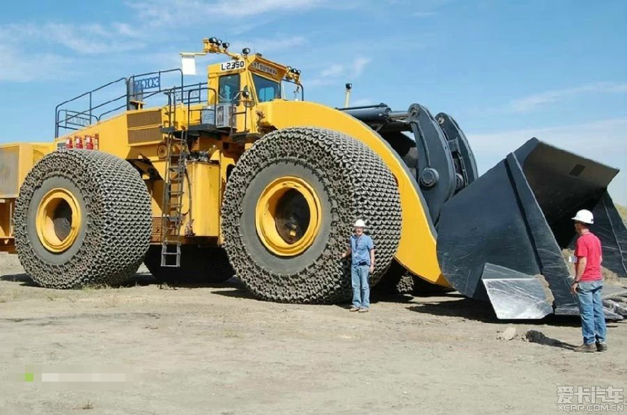 > 全球最大的装载机,目前还没有比他更大的,轮胎4米高