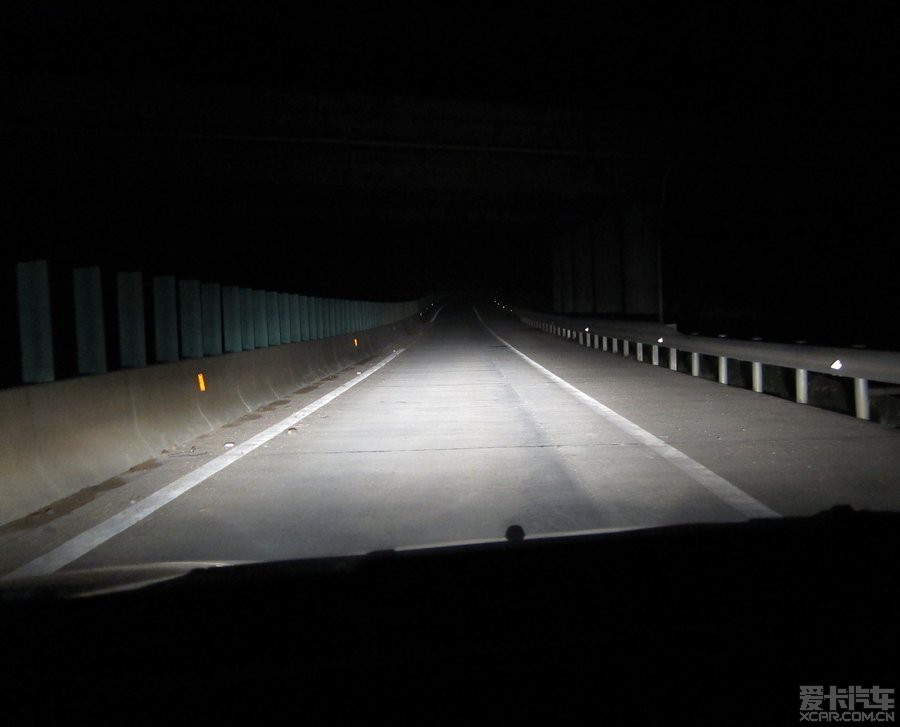 > 经典福克斯走夜路～原厂卤素大灯的表现