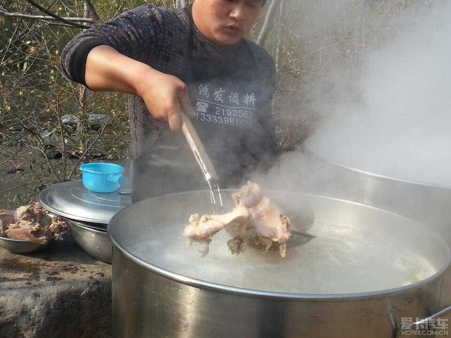 大锅熬的牛肉汤