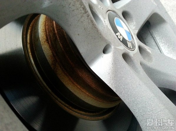 请教BMW2013款进口X1两个后轮的问题_宝马X1论坛