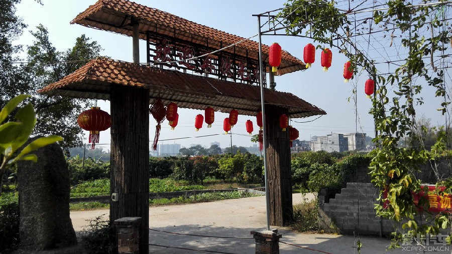 到达某农家乐山庄大门