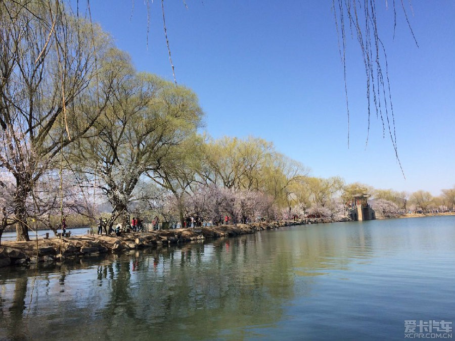 北京难得的好天气,颐和园的景色宜人。(手机拍
