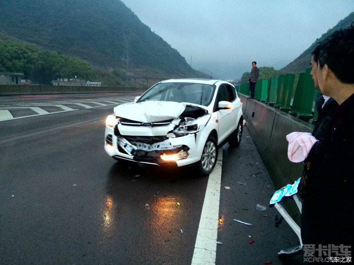 翼虎太好了,100时速撞车,全车人毫发无伤(史上最强托贴)