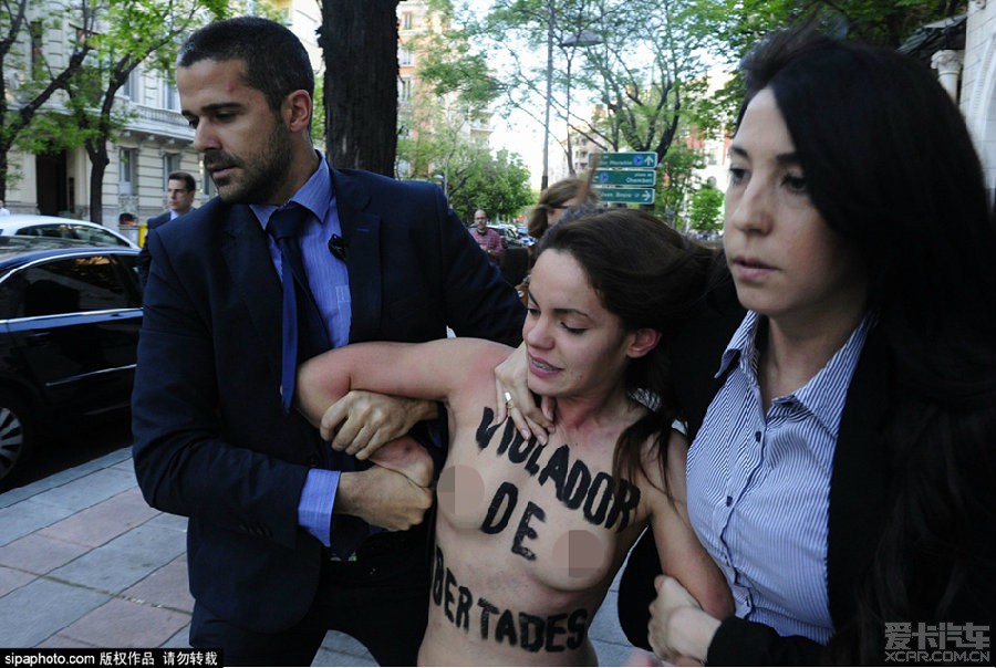 Femen女权成员马德里裸身抗议遭逮捕