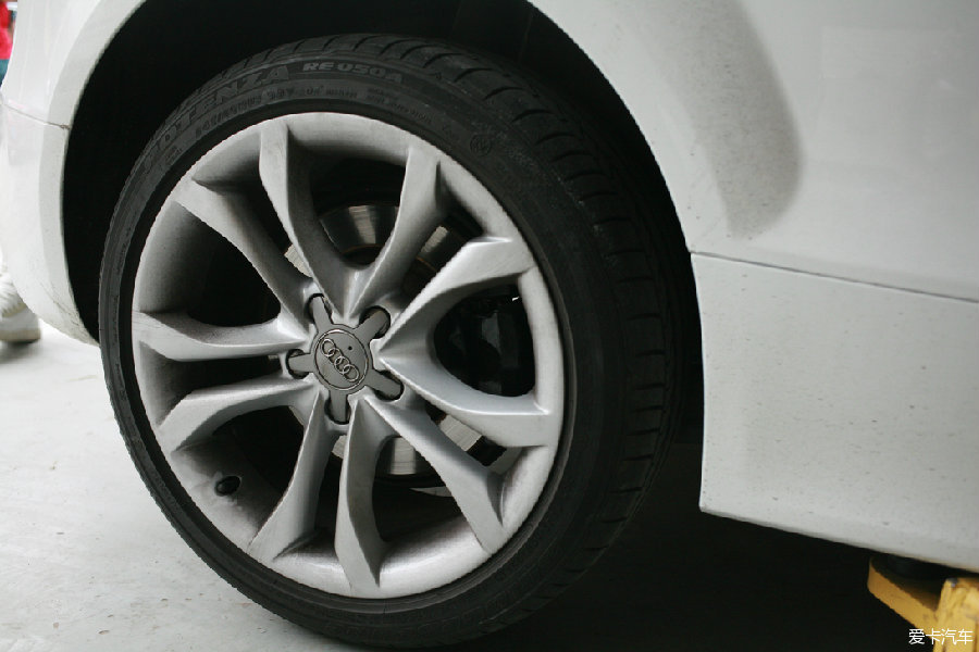 TTS 轮毂保护 加装作业 汽车轮毂保护器