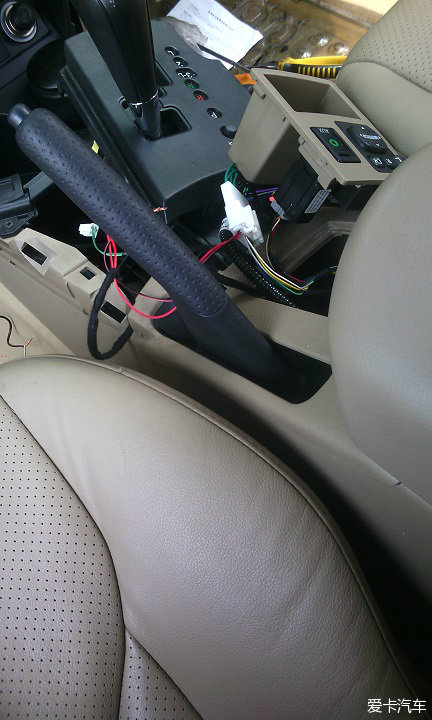 丰田RAV4加装自动升窗+行车落锁+电动倒车镜