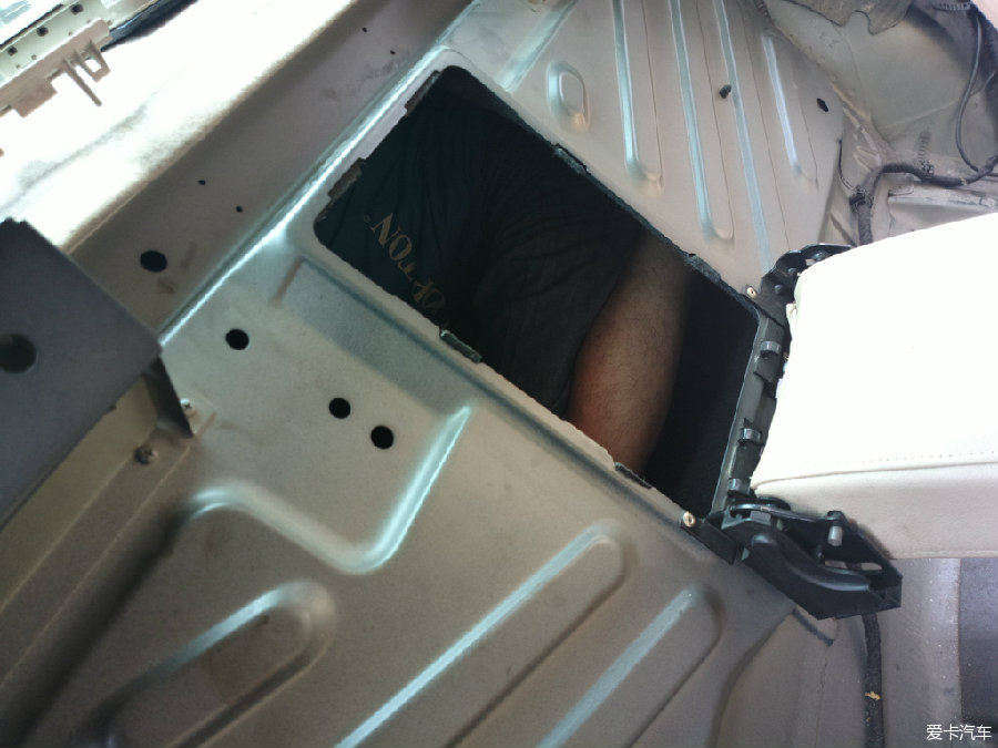 05年帕萨特B5, 后备箱无法打开,后排座椅靠背