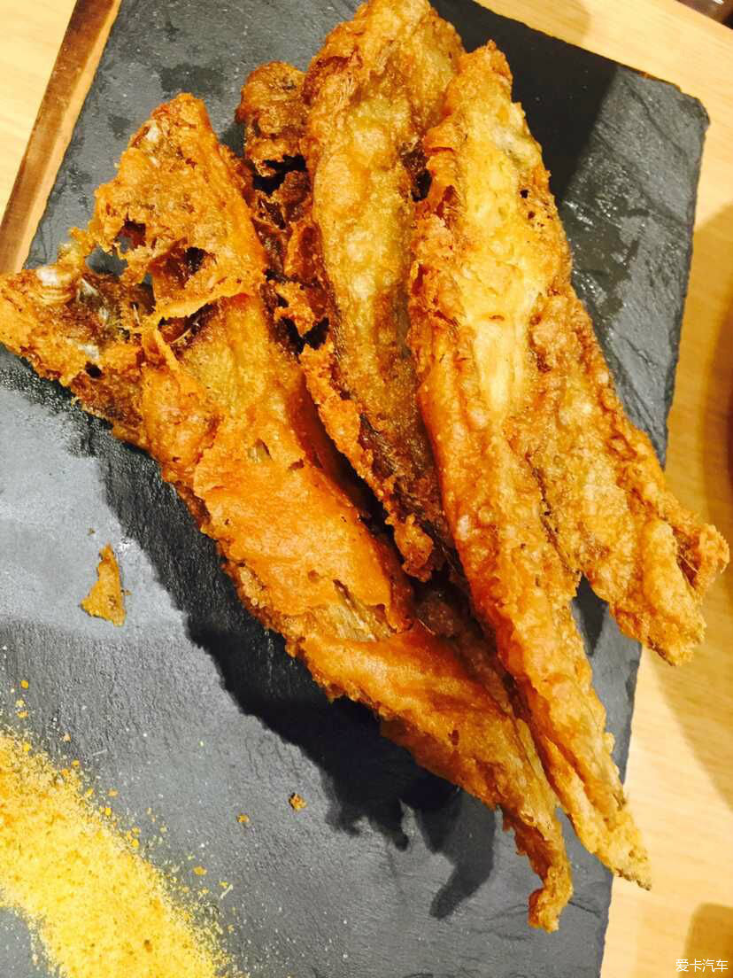 大麦香酥鳎目鱼:鳎目鱼的个头不小,口感酥脆.