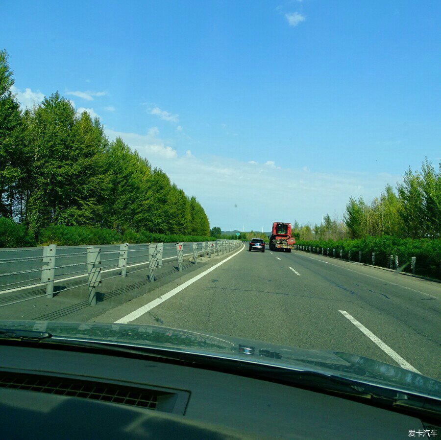 一路向北——行驶在哈同高速公路上