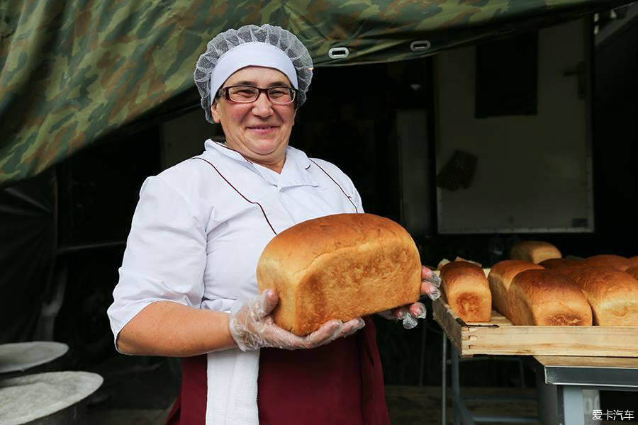 俄罗斯大妈做的面包味道一定很好._福瑞迪论坛