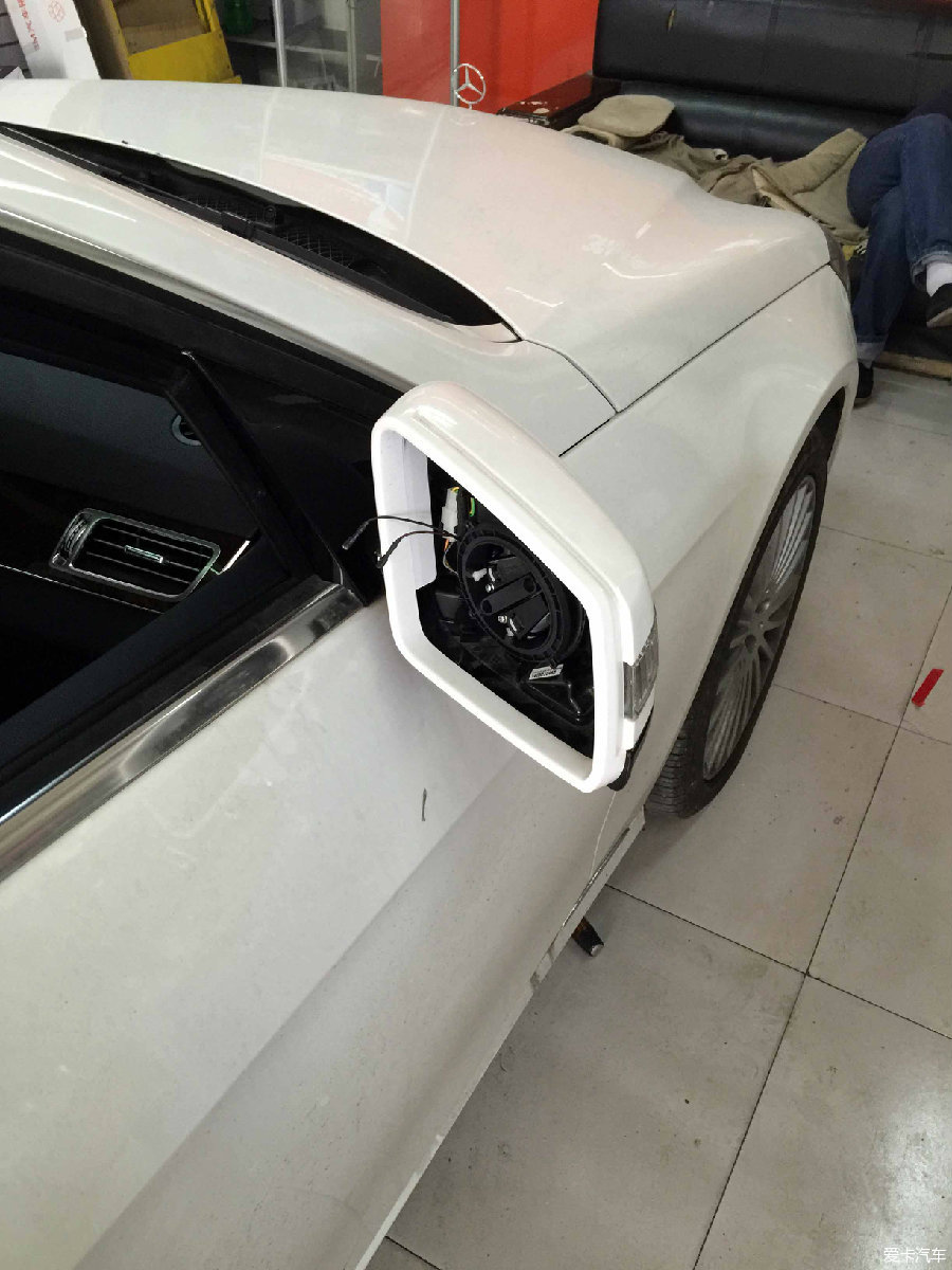 赞赞天津奔驰E200折叠后视镜 锁车自动折叠