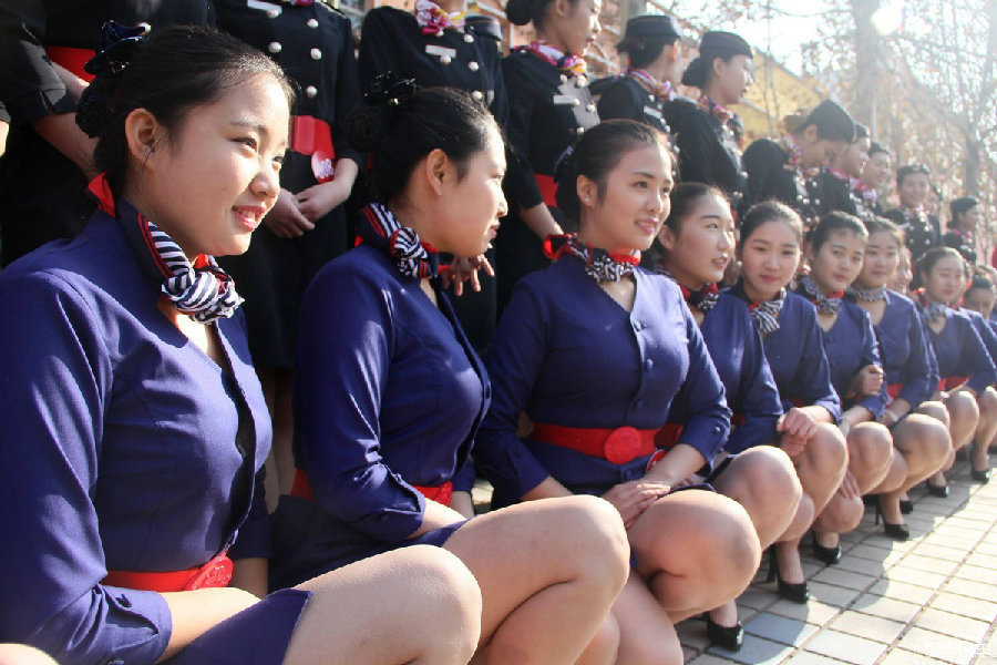 【图】体育舞蹈美女迎艺考 比基尼吸睛演制服诱惑_1_北京论坛_爱卡