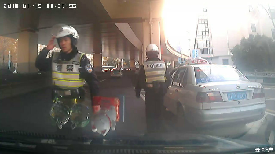 给上海交警执法的人性化点个赞!_上海汽车论坛