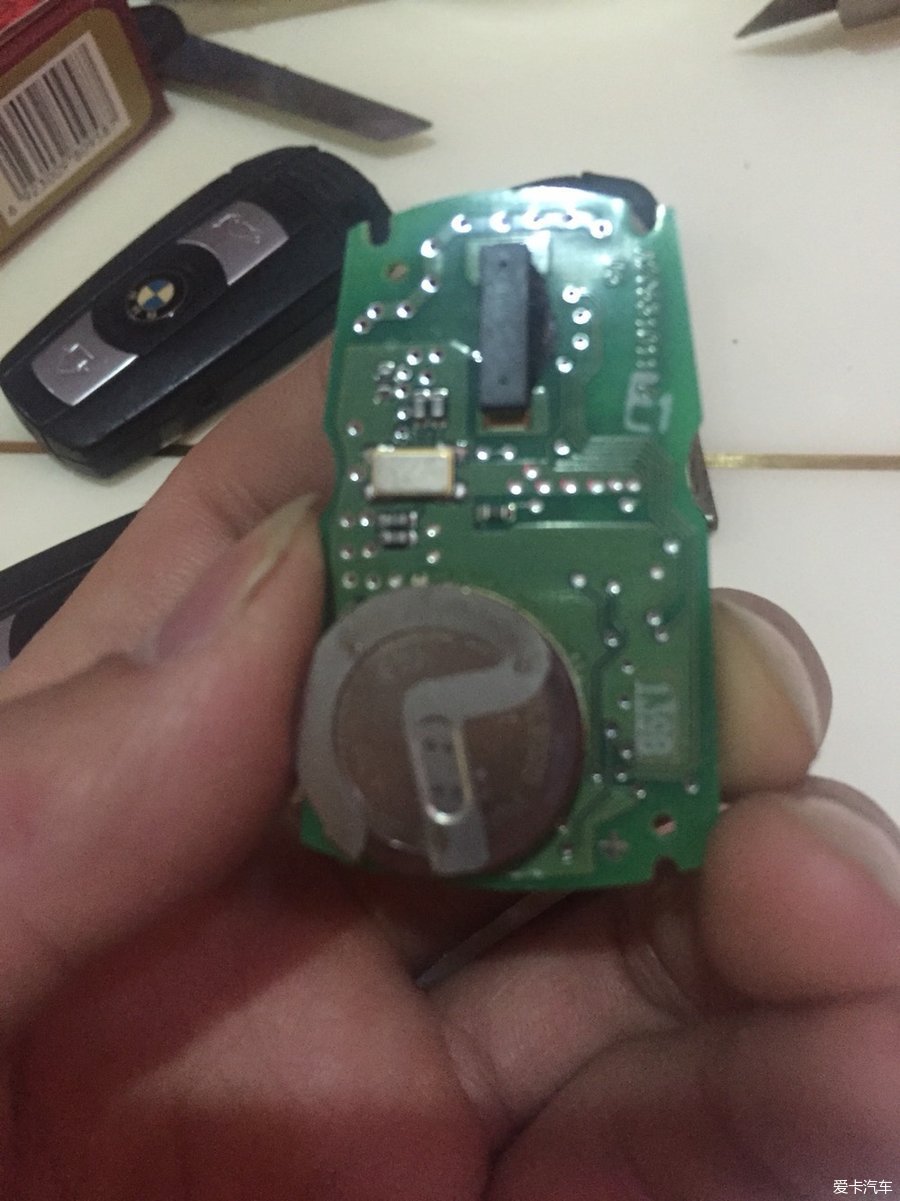 自己动手更换e60宝马525li遥控器电池作业