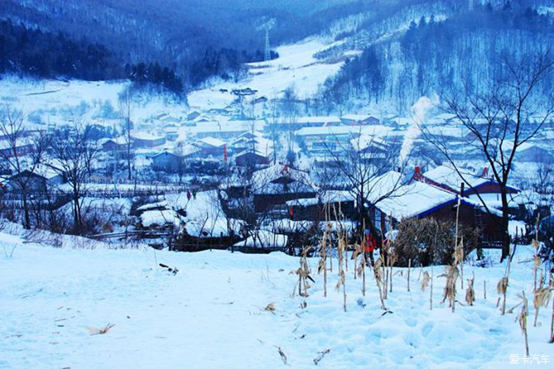 雪花飘洒山郷美 -徒步穿越中国雪谷