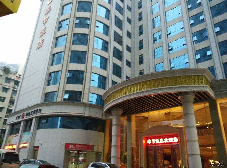 下午到达成都入住菱彩酒店,行驶里程800公里.