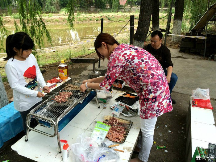 欢度母亲节,全家乐融融 --- 未央湖公园自助烧烤