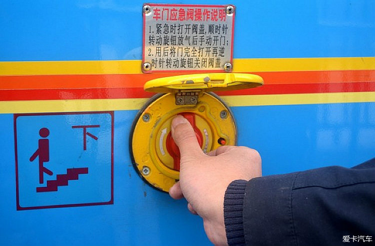 【X快讯】台湾桃园客车起火!乘坐大客车如何紧