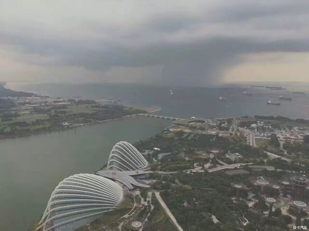 2016-08-06 今天下午新加坡东海岸惊现水龙卷