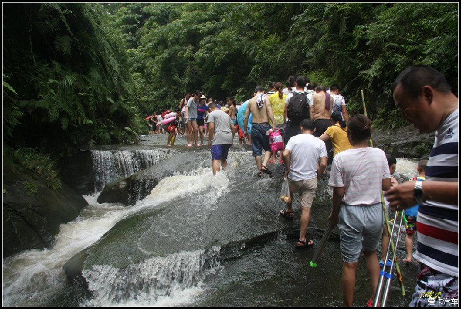 纳凉踩水好去处野趣连界石板河