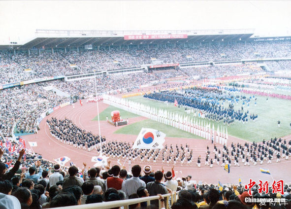 1990年9月22日下午，北京亚运会开幕