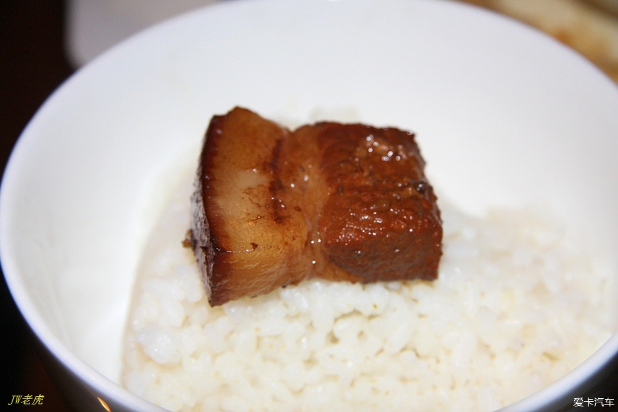 小火慢炖：砂锅东坡肉