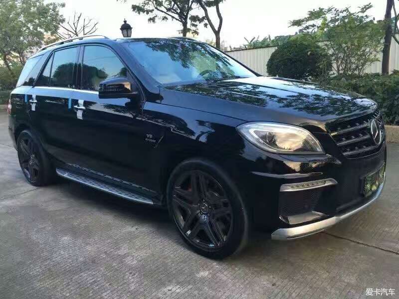 2015奔驰ML63 AMG 黑色 米白皮 无匙进入一键