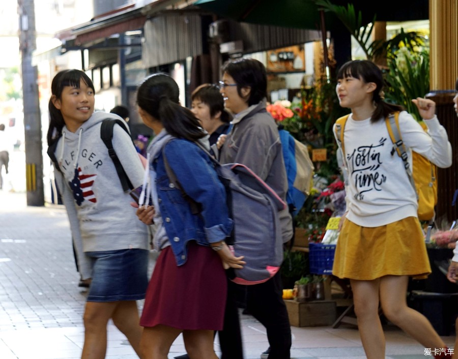 海鸥看世界:街拍,日本街头的各色人群_花冠论