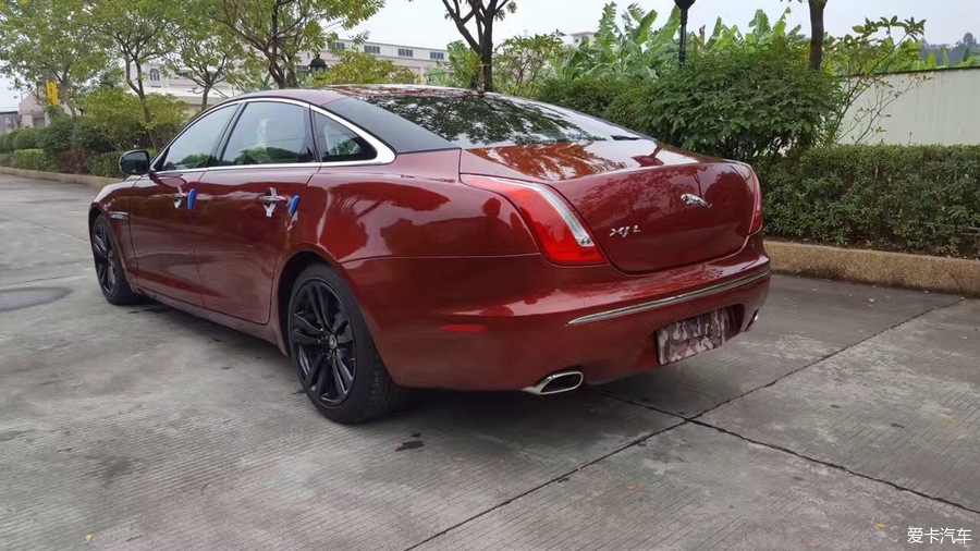 > 2014款捷豹xjl 5.0t 红色米白内