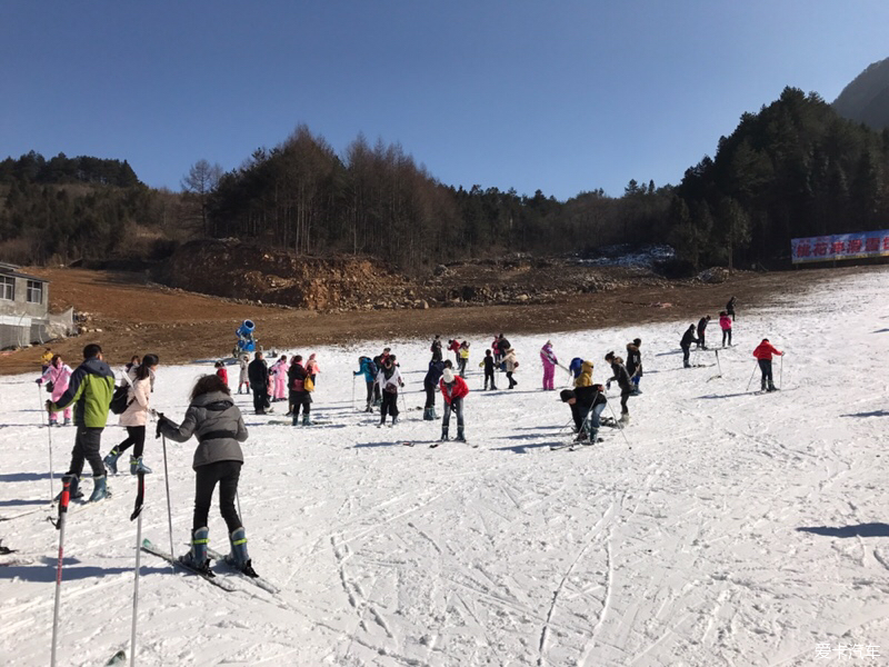 滚雷之英山桃花冲滑雪场!