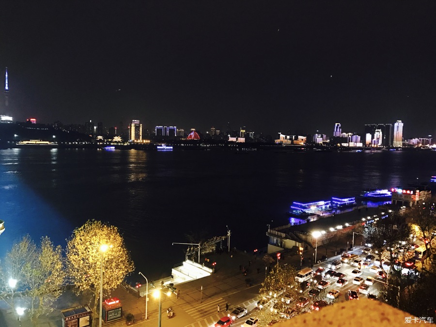 江边夜景