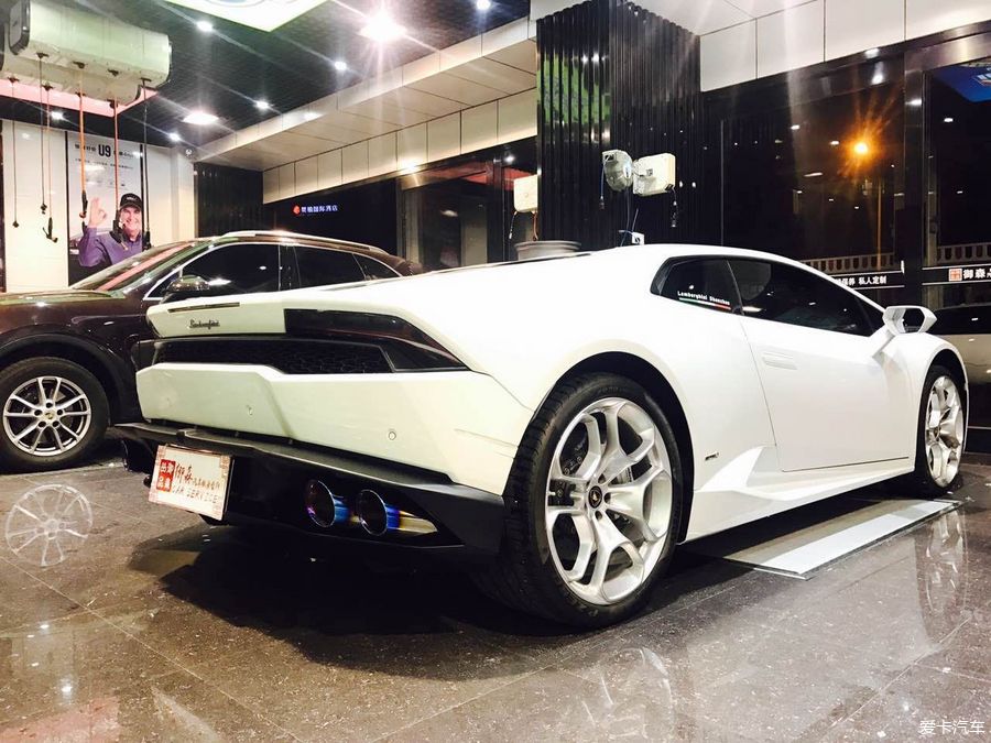 Lamborghini改排气作业,希望能满足各位看官的眼睛!