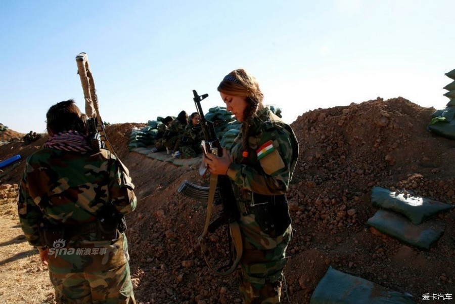 叙利亚的战场玫瑰!库尔德女兵用中国56式步枪