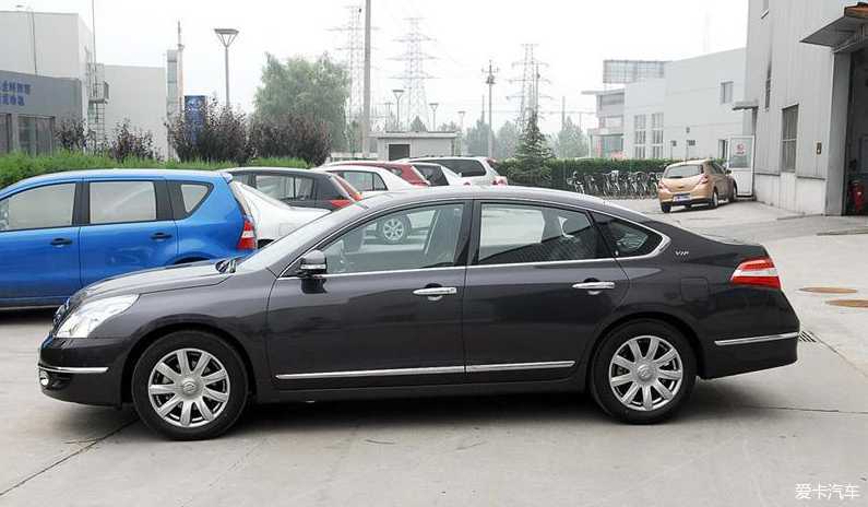 08款天籁11年的2.5的车,刹车油和助力油用多少?
