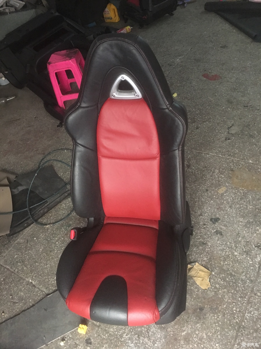 【口爆】座椅何须包皮RX-8红黑真皮座椅上身