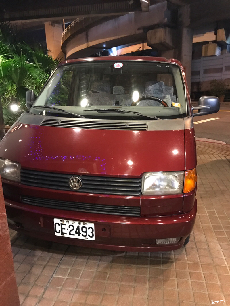 台湾的大众面包车真多,主要是t6.