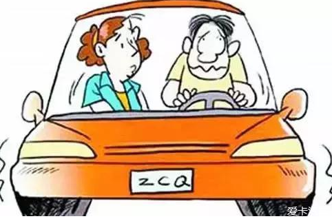 二是中国道路靠右行驶,主驾驶室在车的左侧,所以在发生危险时,驾驶员