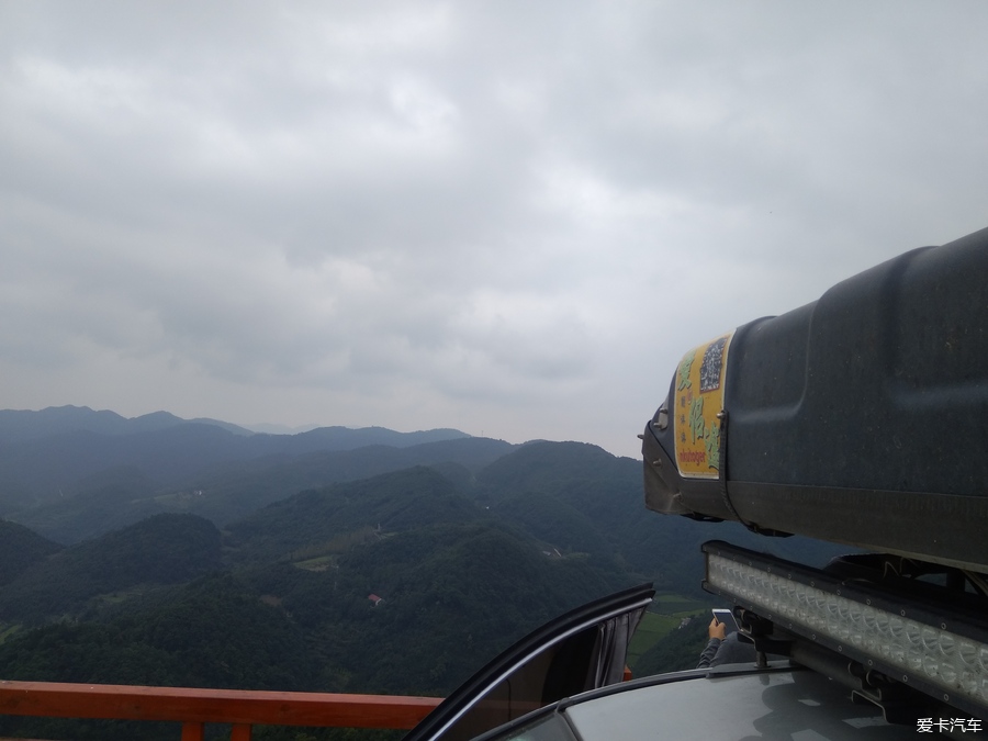 襄阳屋脊哈五强越野爬大坡,南顶草原大美景色一览众山小(附视频-爱卡