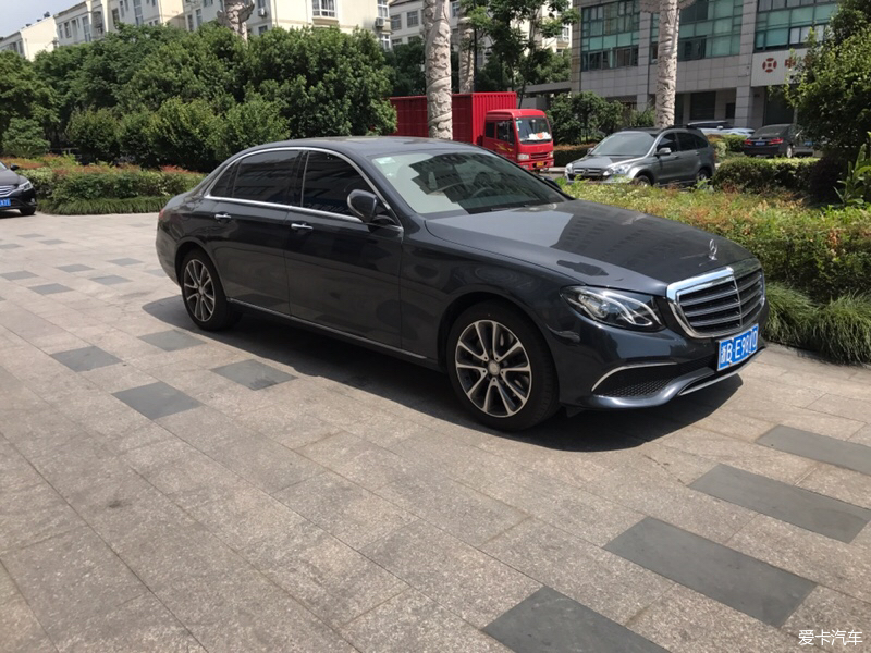 > e300l炭灰蓝到位,请教个问题