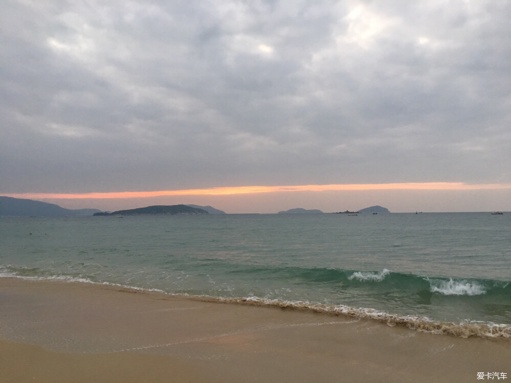 亚龙湾看见了海面日出