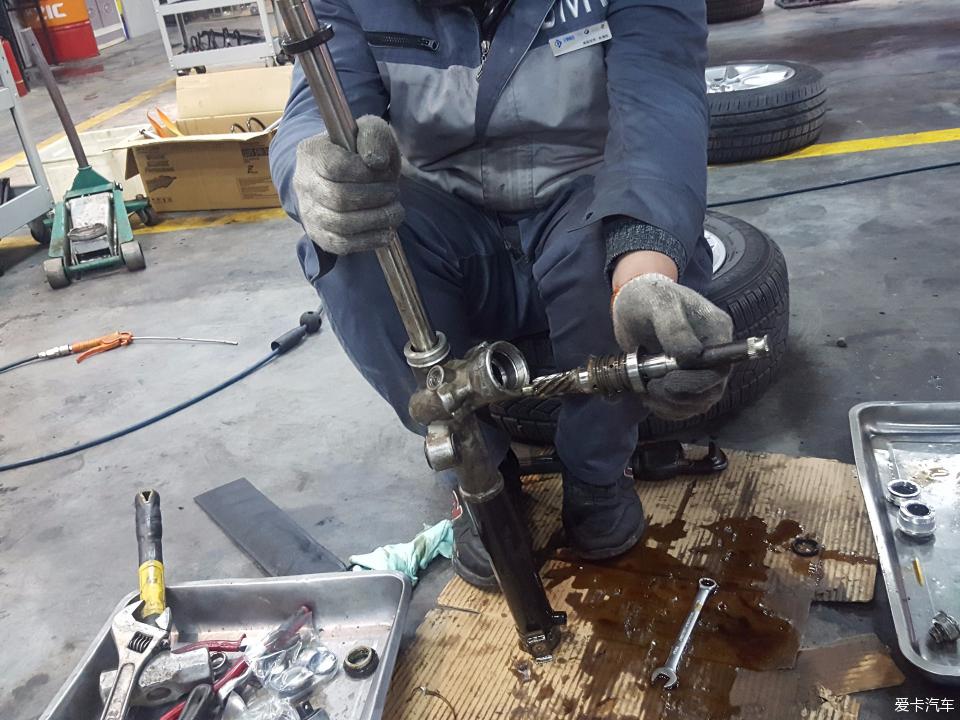 斯巴鲁森林人方向机漏油分解更换修包维修