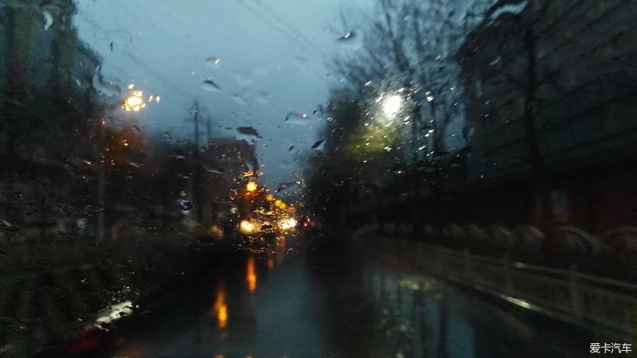 【哈六嗨五月】三月的雨,蒙眬的美--雨夜随