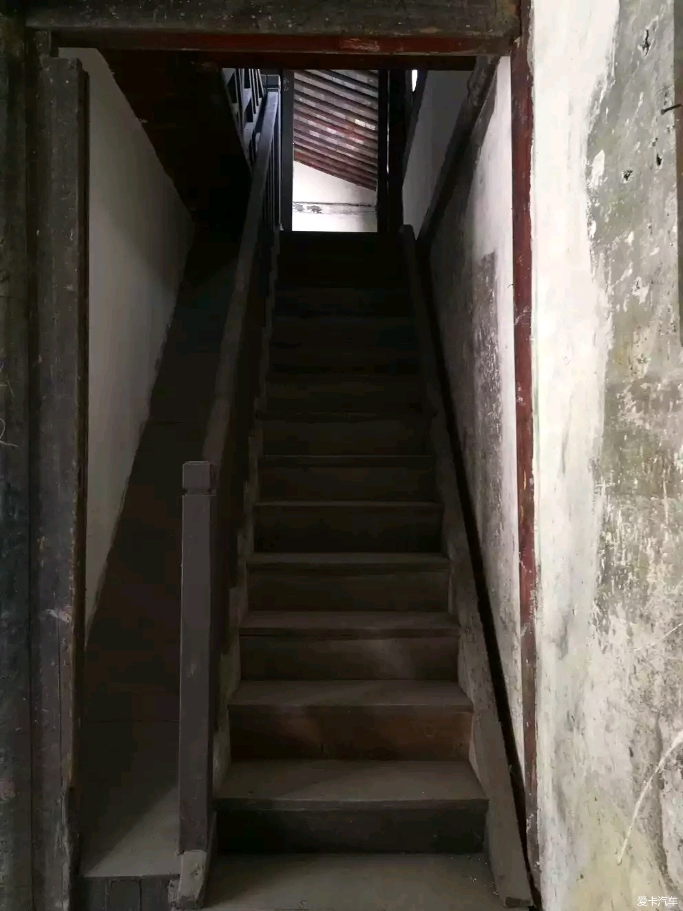 古旧楼梯