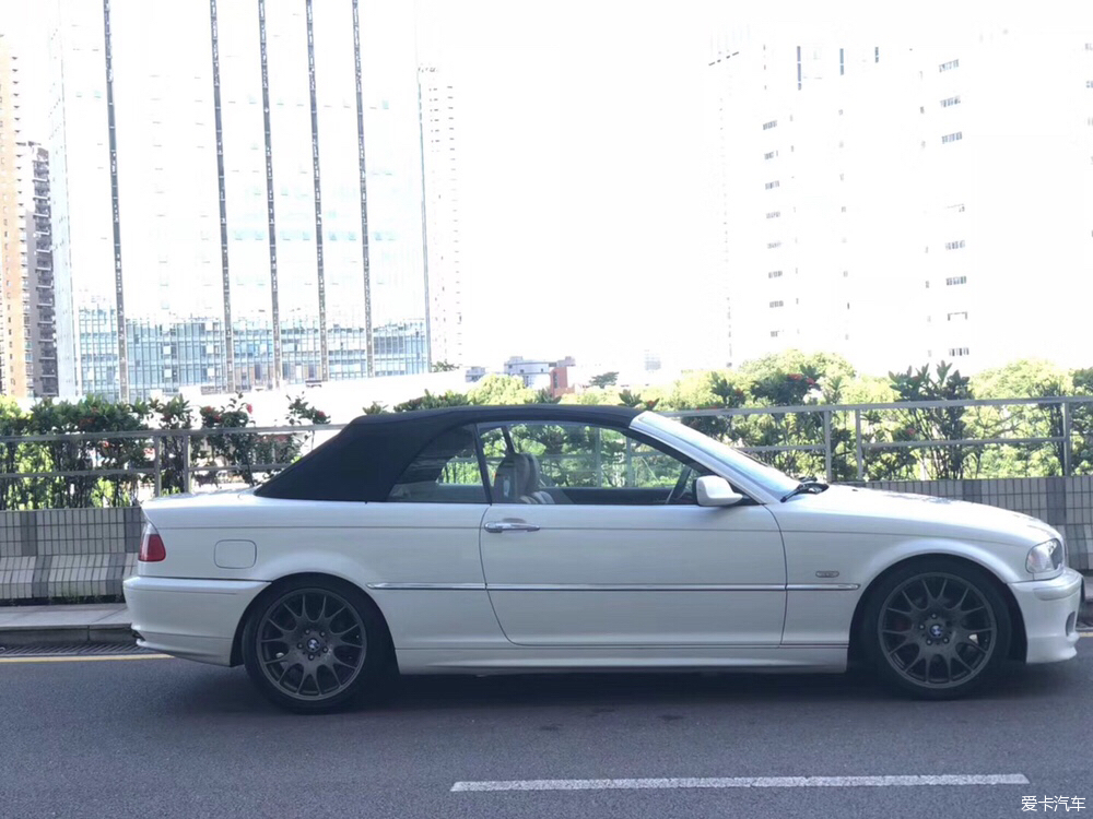 > 出 03宝马325ci敞篷版(可置换)