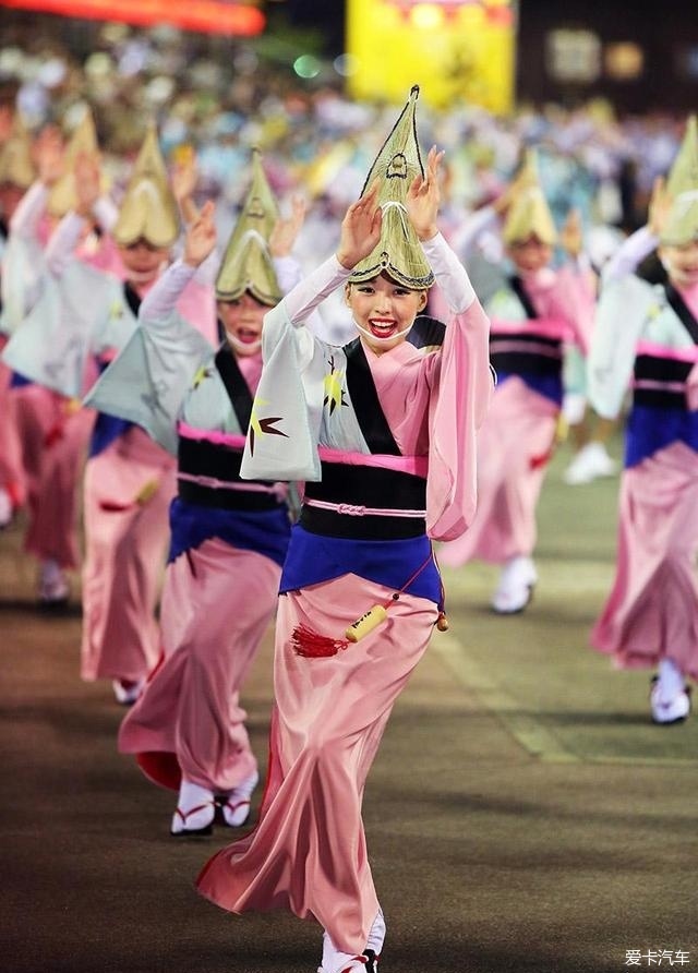 日本的广场舞阿波舞祭万人跳阿波舞引全球120万人围观
