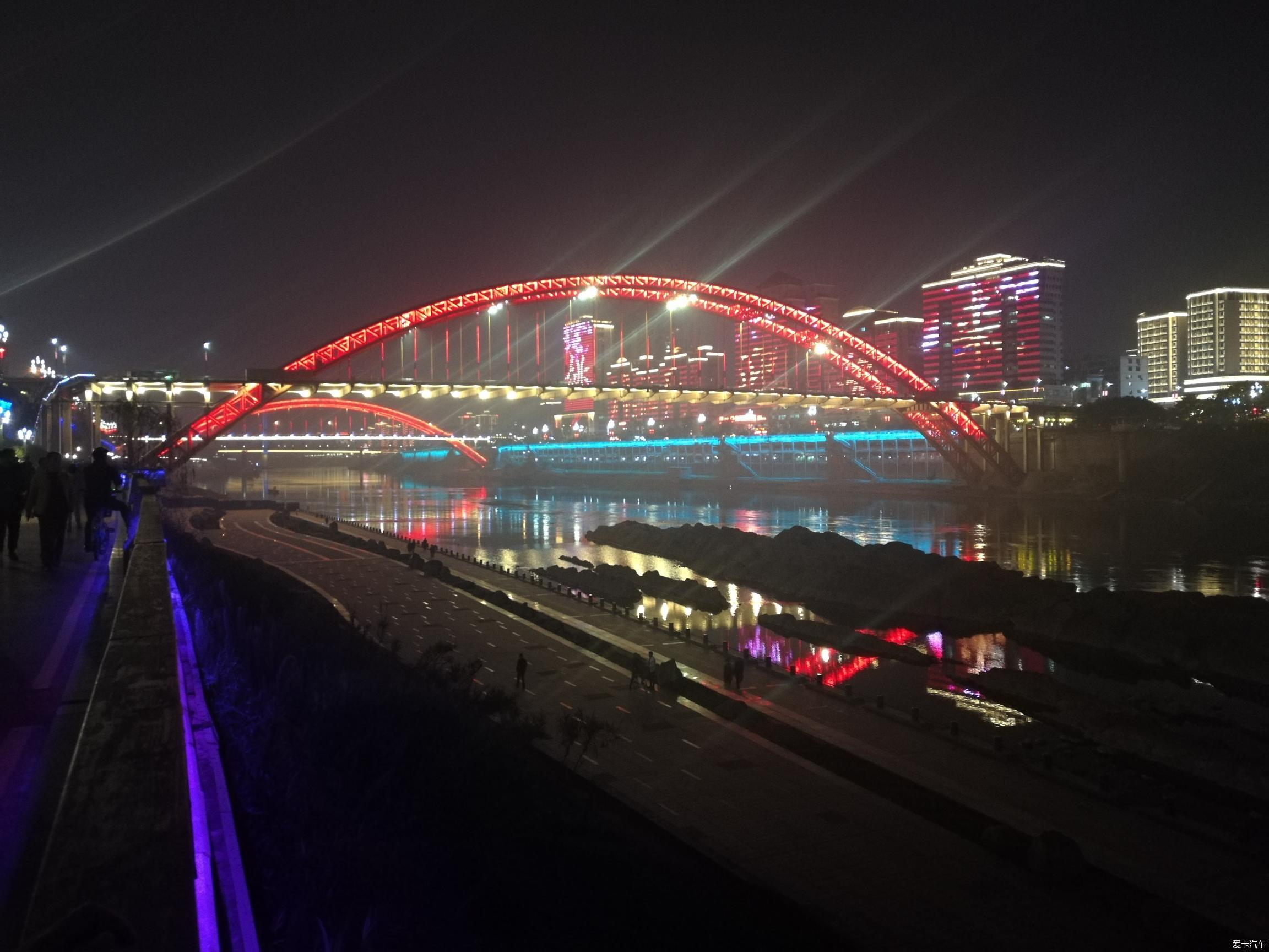 宜宾滨江路夜景!