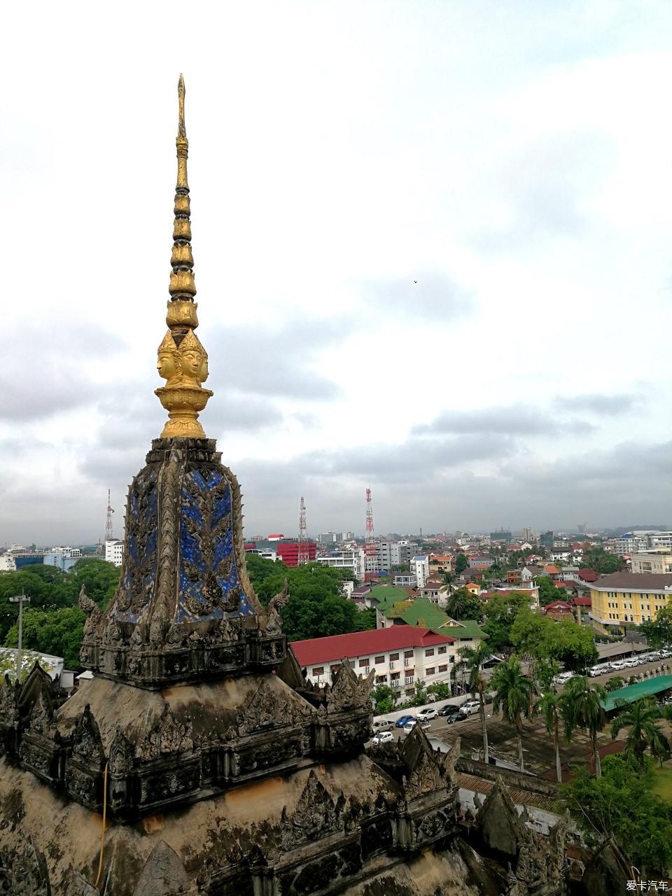 老挝首都万象一座占巴花飘香的檀木之城