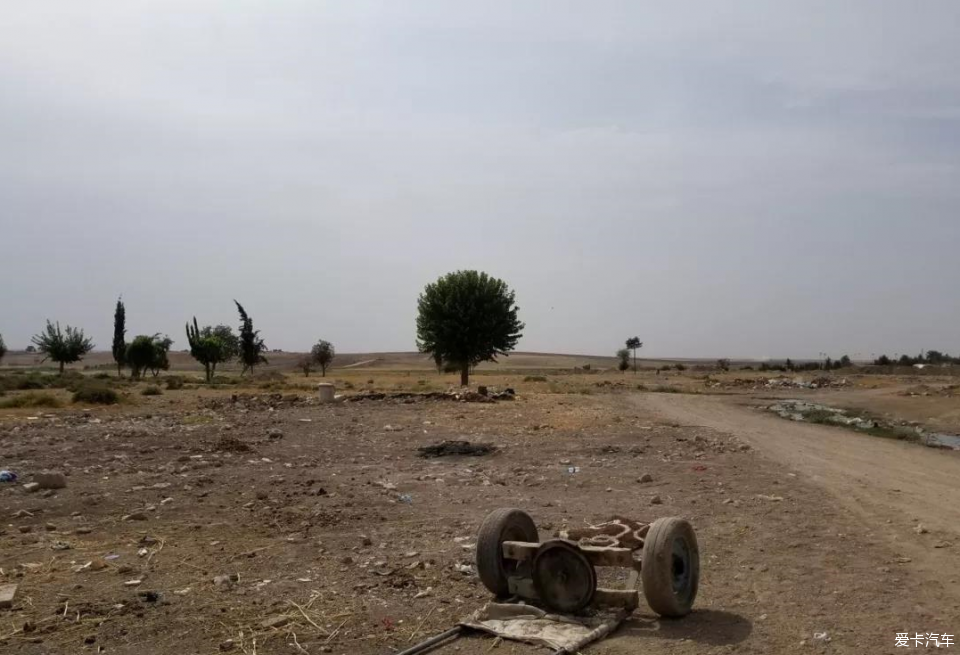 【自驾环球】探访叙利亚边境小镇，随处可见弹孔与废墟