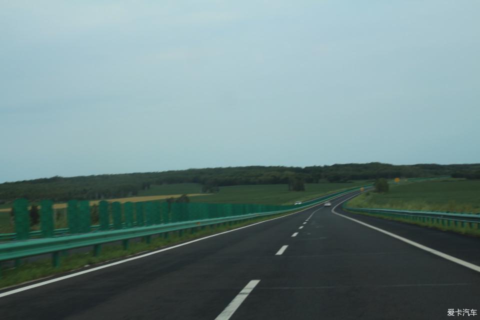 国道111路况很好,但是限速80